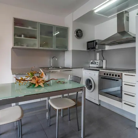 2 Bedroom Cozy In Moncafar Apartment