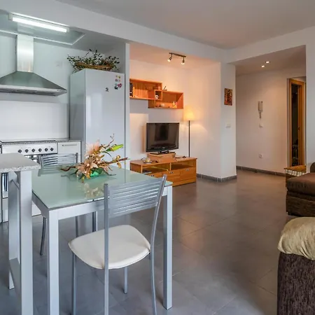 Apartment 2 Bedroom Cozy In Moncafar *